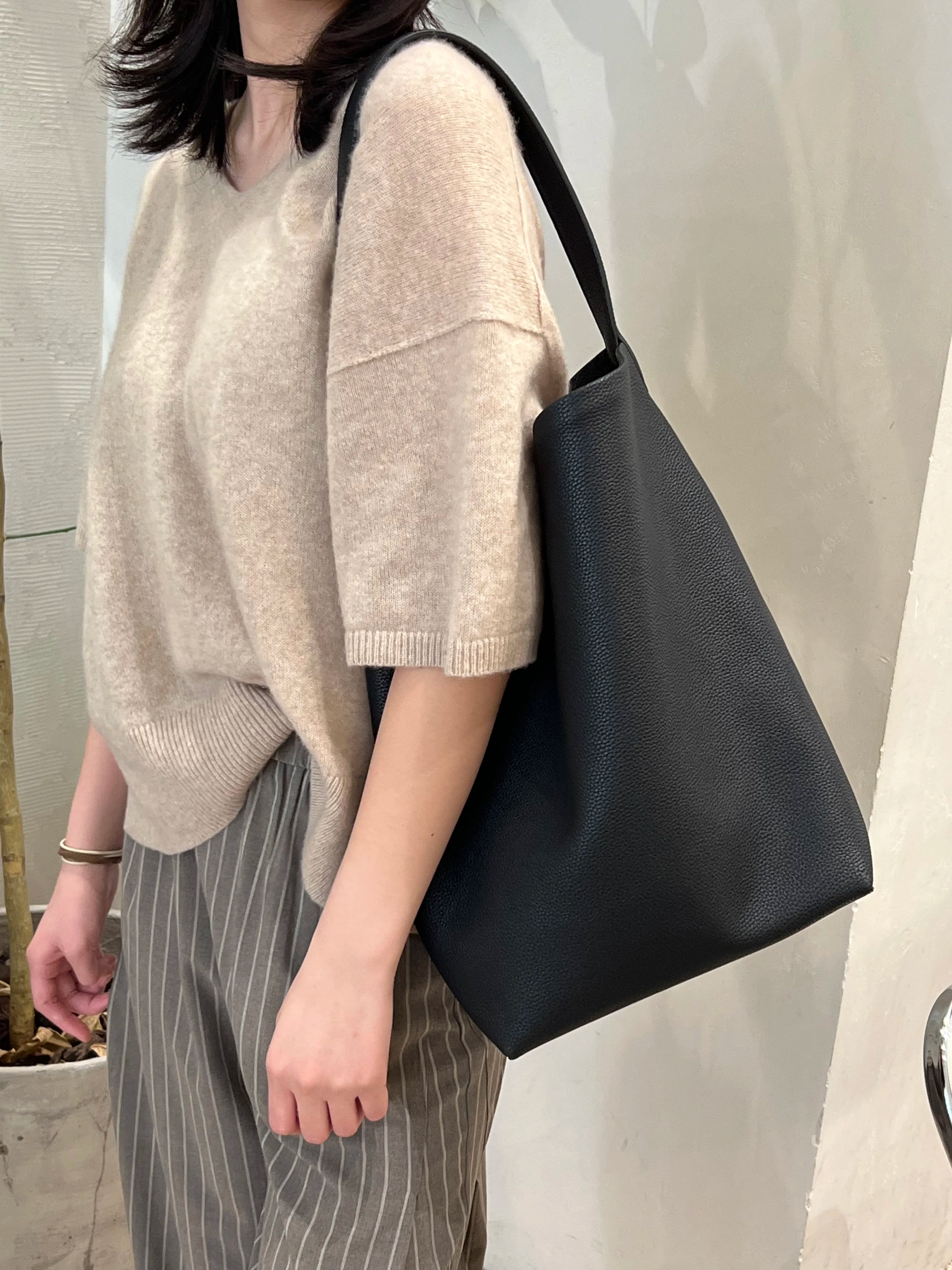 Black Leather Bucket Tote - Small | KQ Premium