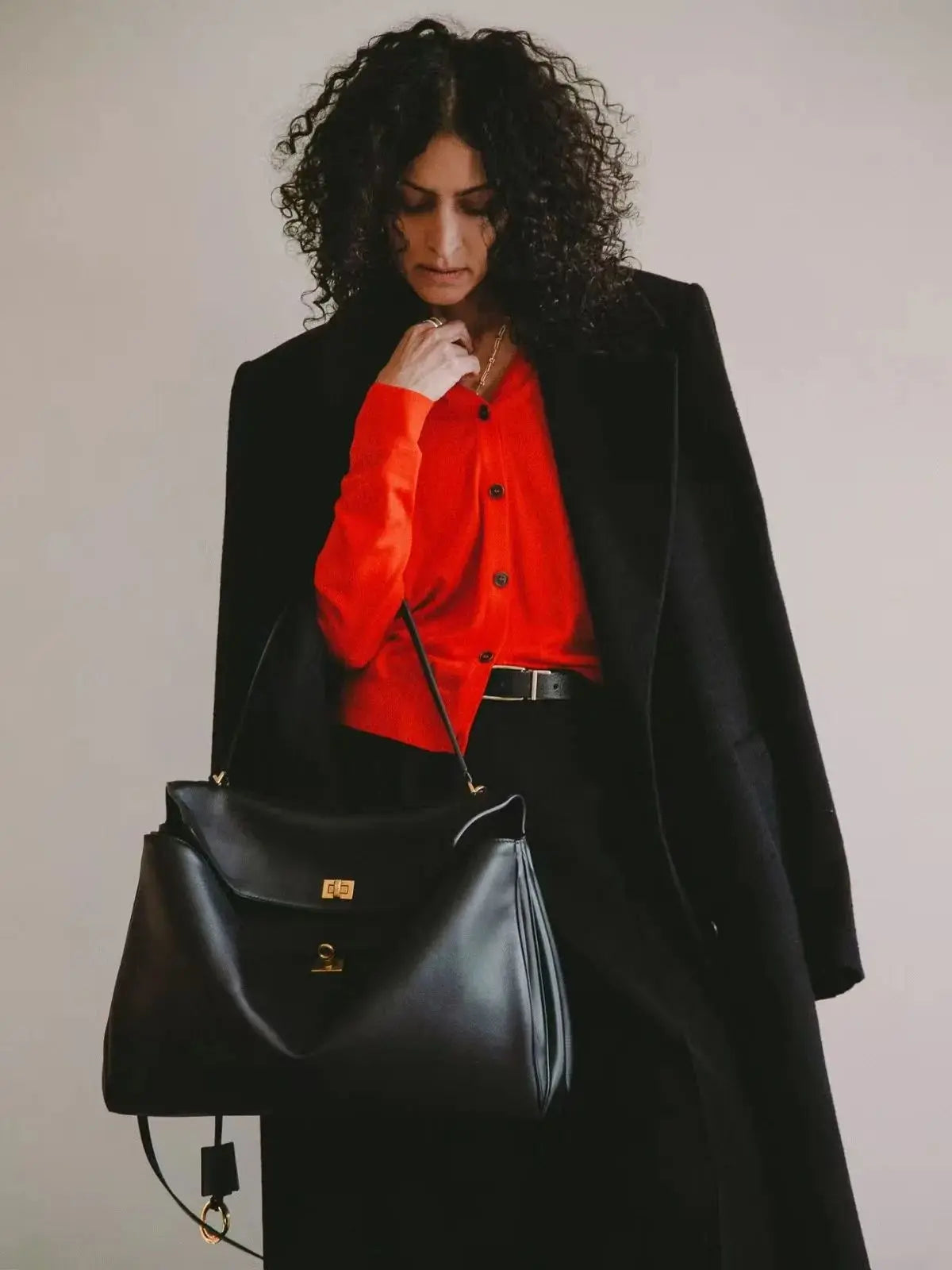 Leather Tote Bag – Large Capacity Shoulder Bag with Lock Closure