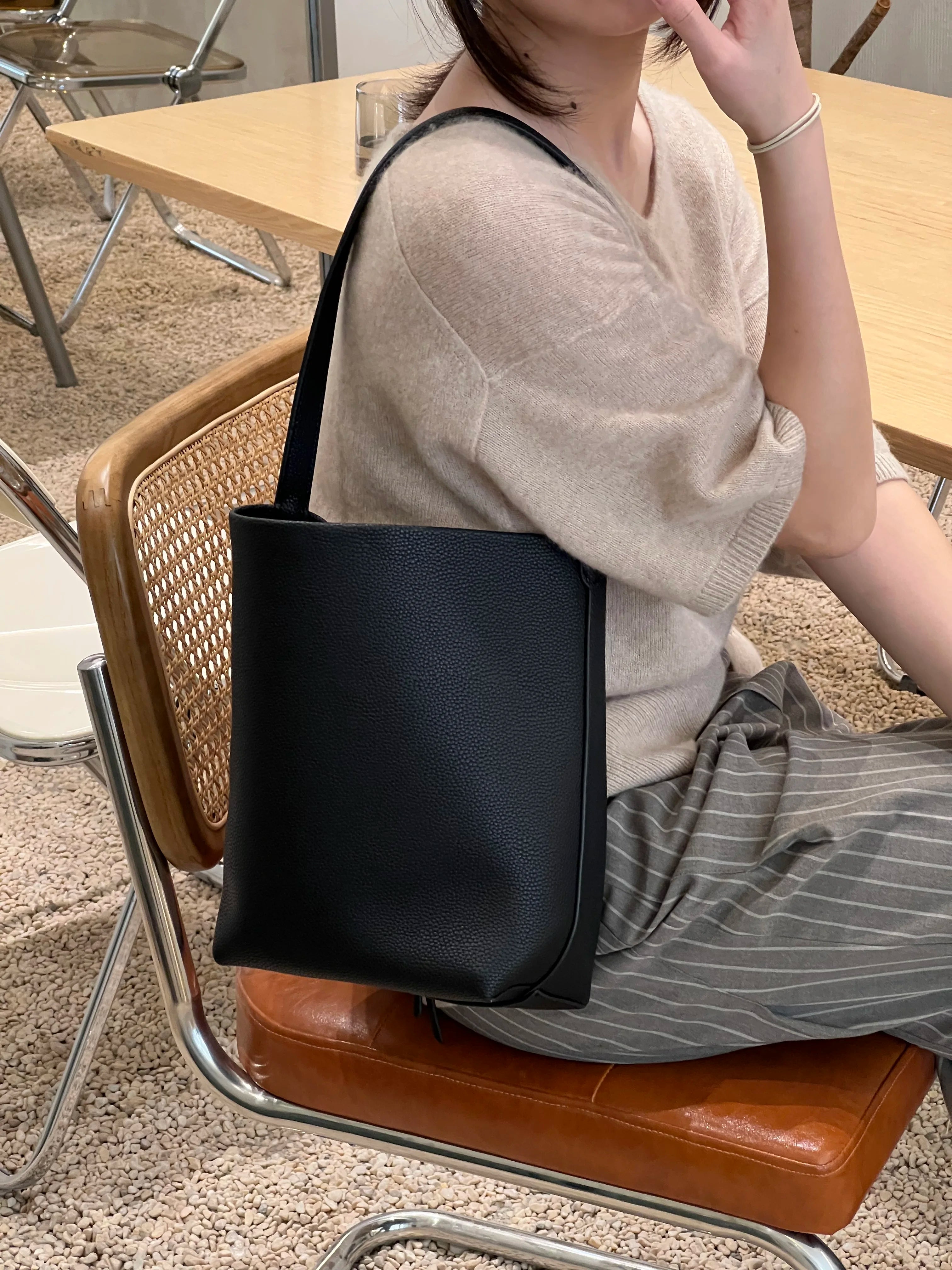Black Leather Bucket Tote - Small | KQ Premium