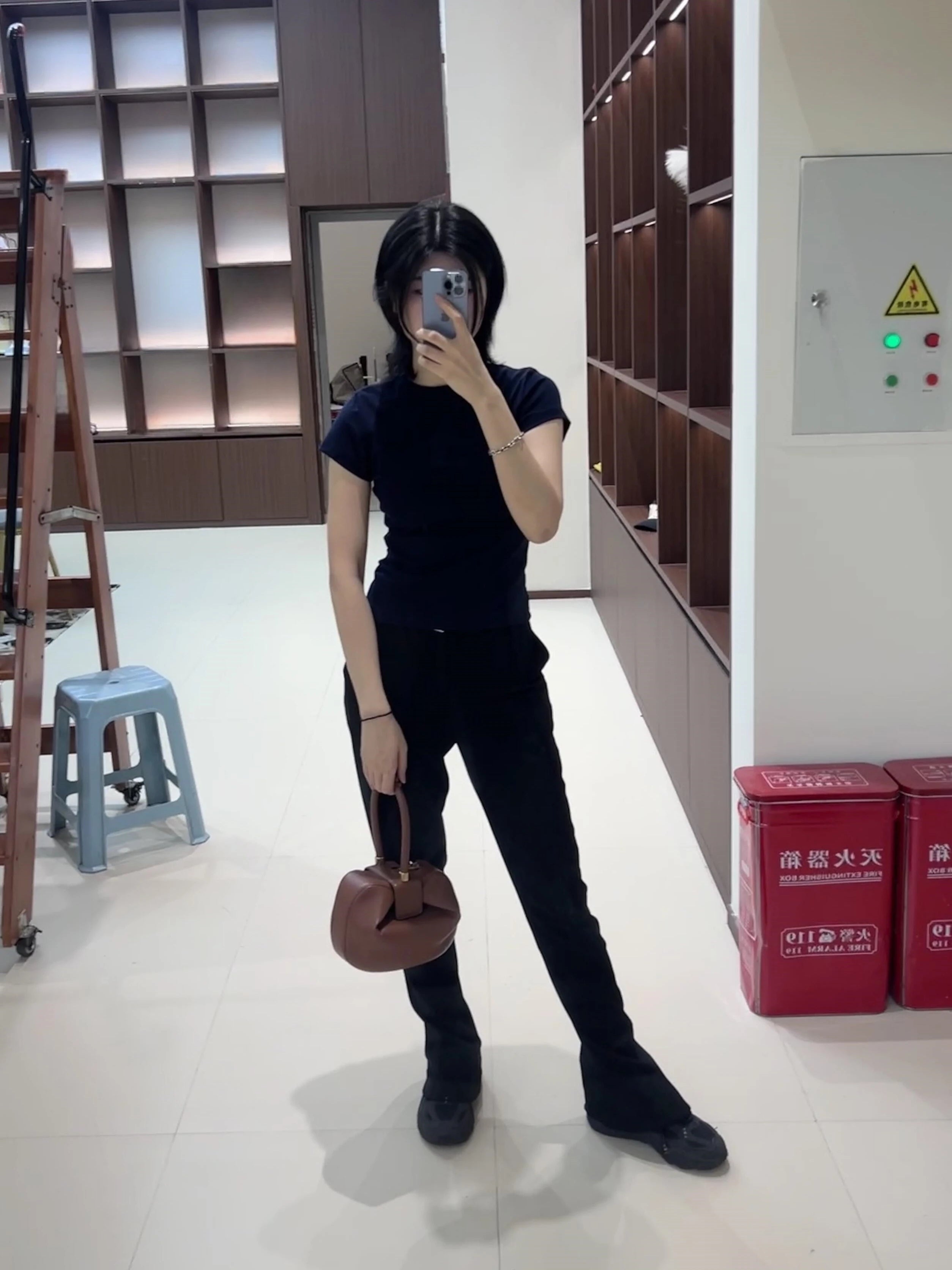 Women's Leather Dumpling Clutch - Khaki