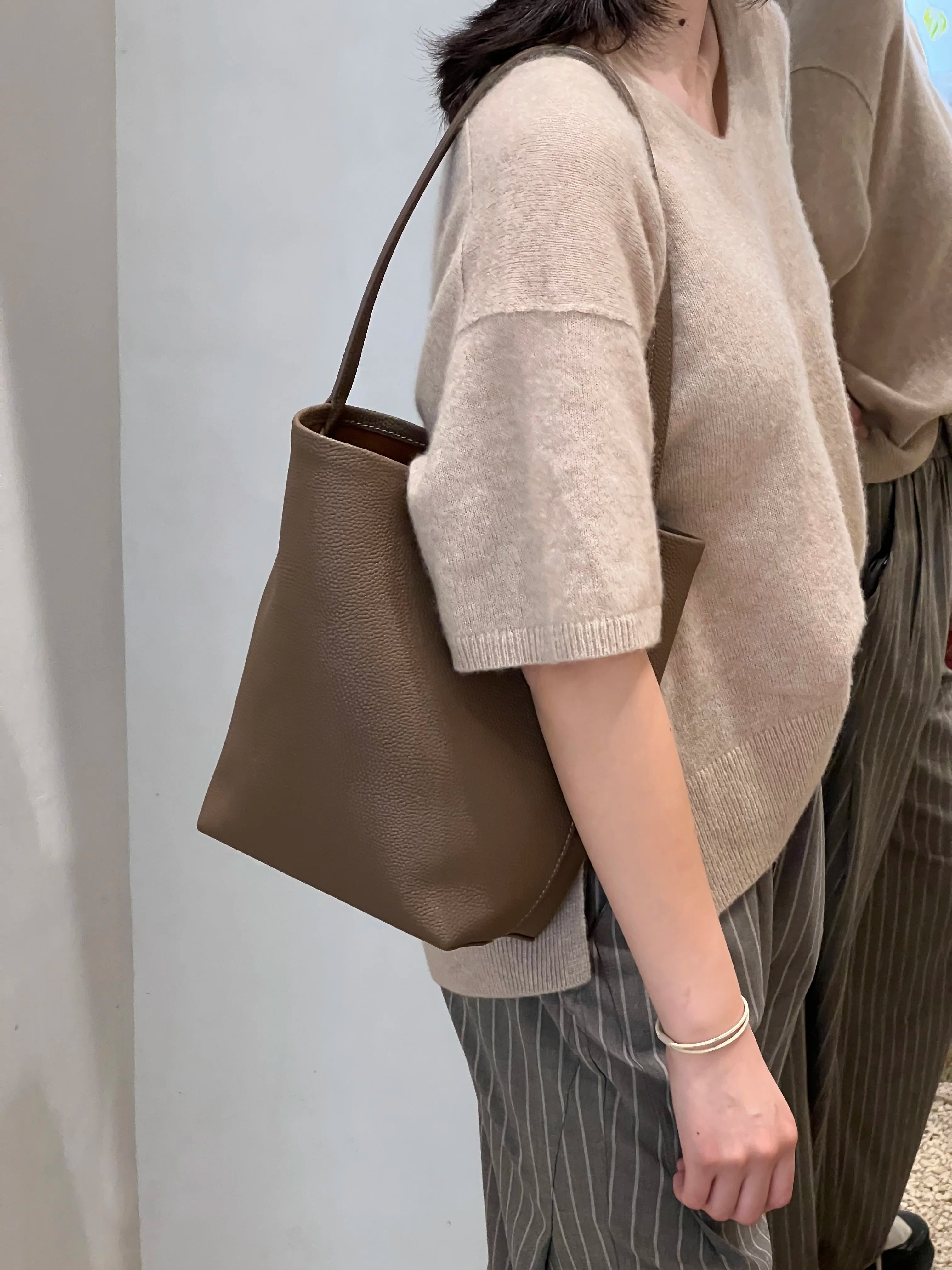 Black Leather Bucket Tote - Small | KQ Premium