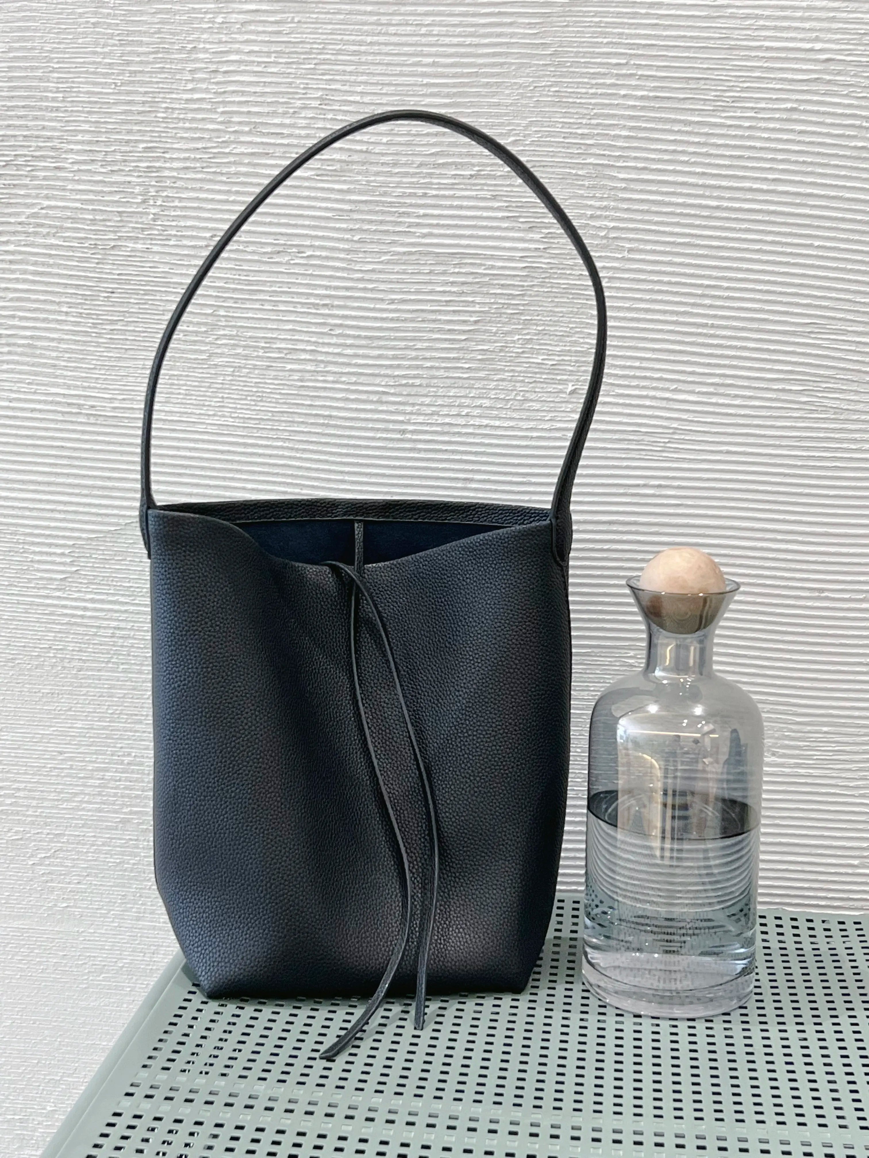 Black Leather Bucket Tote - Small | KQ Premium