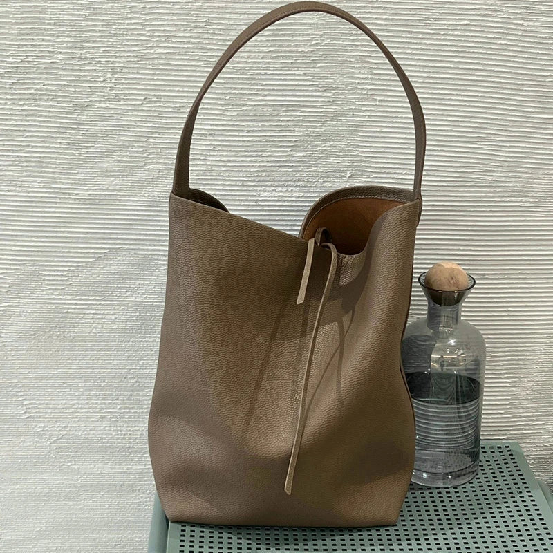 Black Leather Bucket Tote - Small | KQ Premium